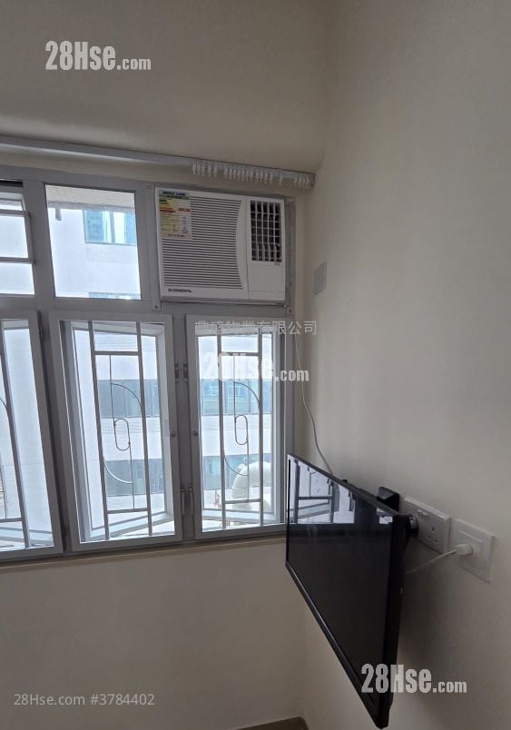 Kiu Fat Building Rental 4 Bedrooms , 2 Bathrooms 650 ft²