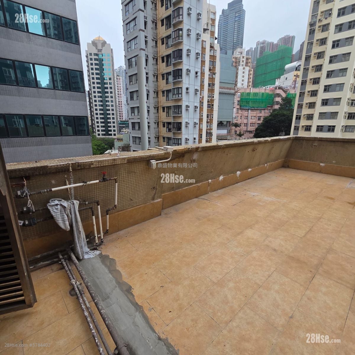 Kiu Fat Building Rental 4 Bedrooms , 2 Bathrooms 650 ft²