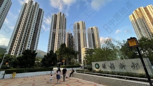 Luk Yeung Sun Chuen Sell 3 Bedrooms , 1 Bathroom 582 ft²