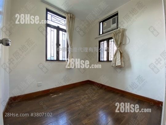 Luk Yeung Sun Chuen Sell 3 Bedrooms , 1 Bathroom 582 ft²