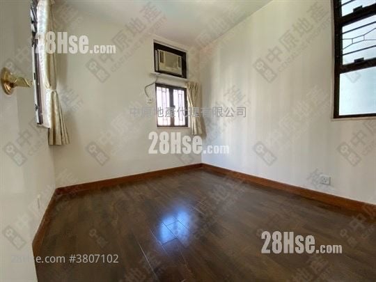 Luk Yeung Sun Chuen Sell 3 Bedrooms , 1 Bathroom 582 ft²