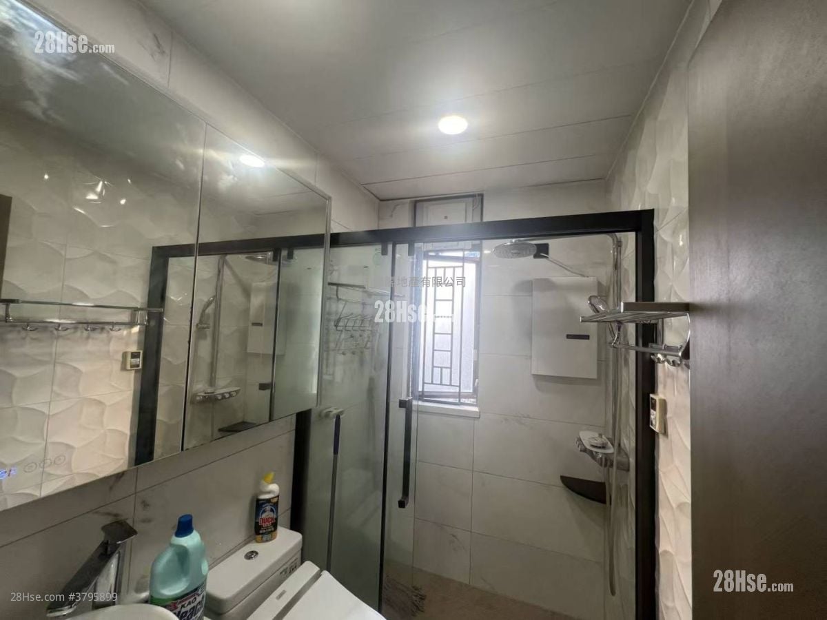 Yoho Midtown Rental 5+ Bedrooms , 3 Bathrooms 948 ft²