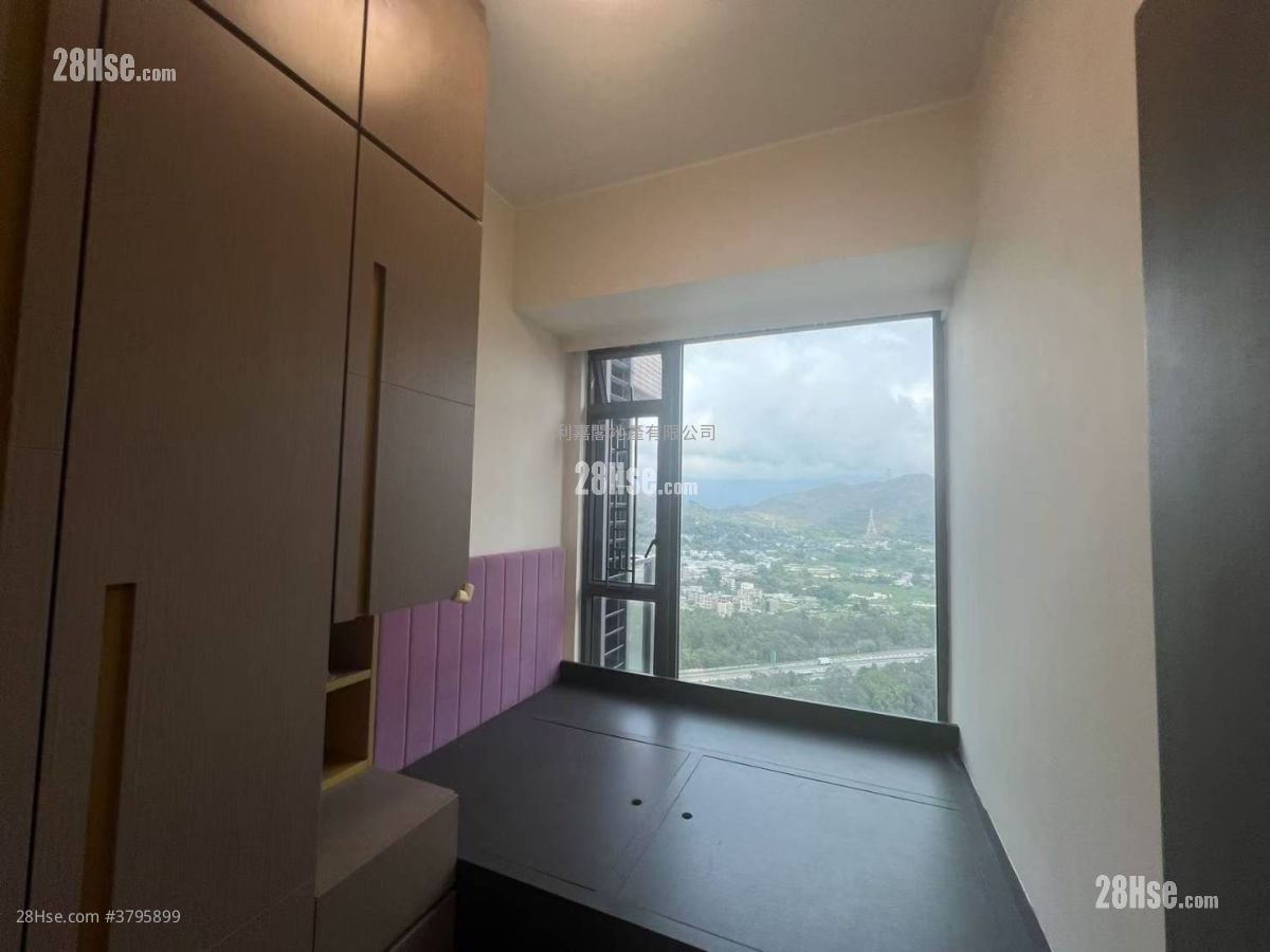 Yoho Midtown Rental 5+ Bedrooms , 3 Bathrooms 948 ft²