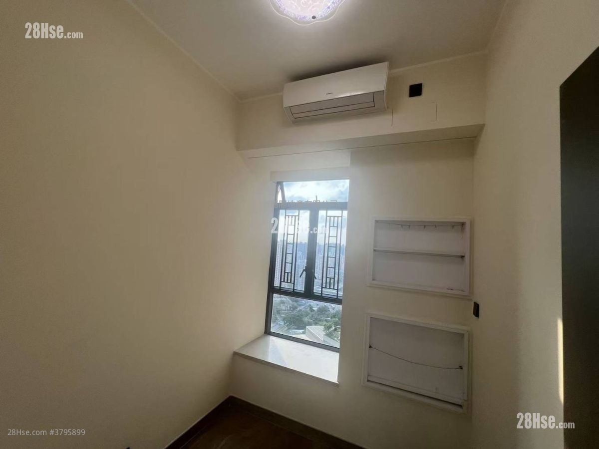 Yoho Midtown Rental 5+ Bedrooms , 3 Bathrooms 948 ft²