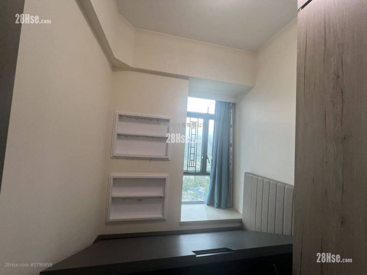 Yoho Midtown Rental 5+ Bedrooms , 3 Bathrooms 948 ft²