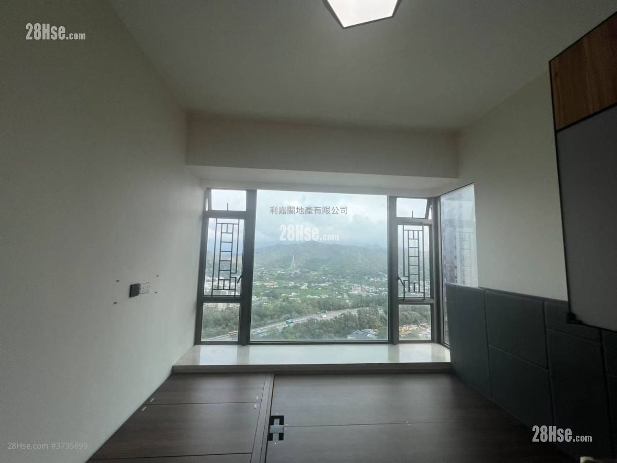 Yoho Midtown Rental 5+ Bedrooms , 3 Bathrooms 948 ft²