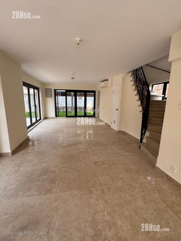 村屋 售盘 4 房 , 5+ 浴室 2,100 平方尺