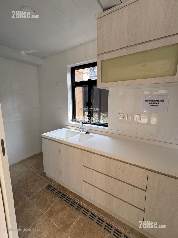 村屋 售盘 4 房 , 5+ 浴室 2,100 平方尺