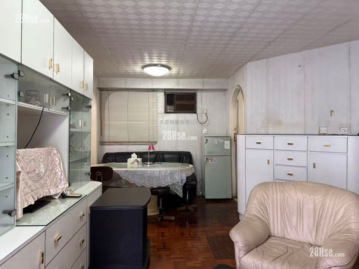 Whampoa Garden Sell 4 Bedrooms , 2 Bathrooms 681 ft²