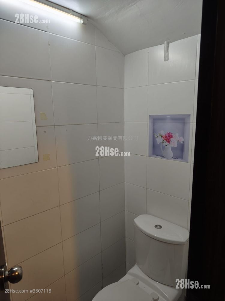 Yan King Court Rental