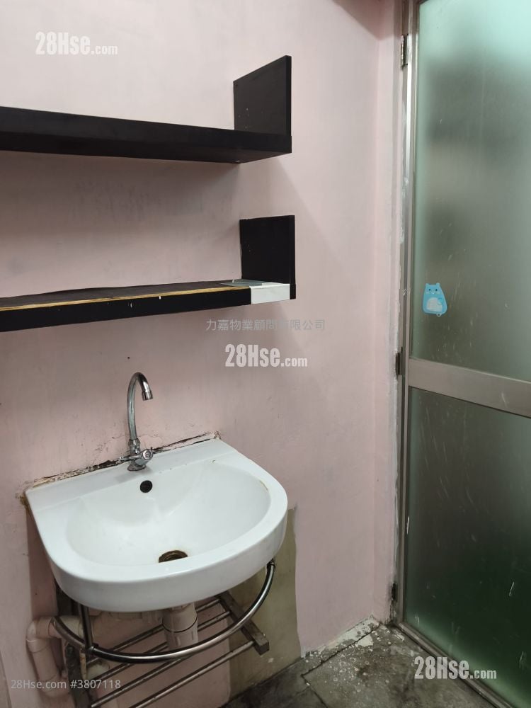 Yan King Court Rental