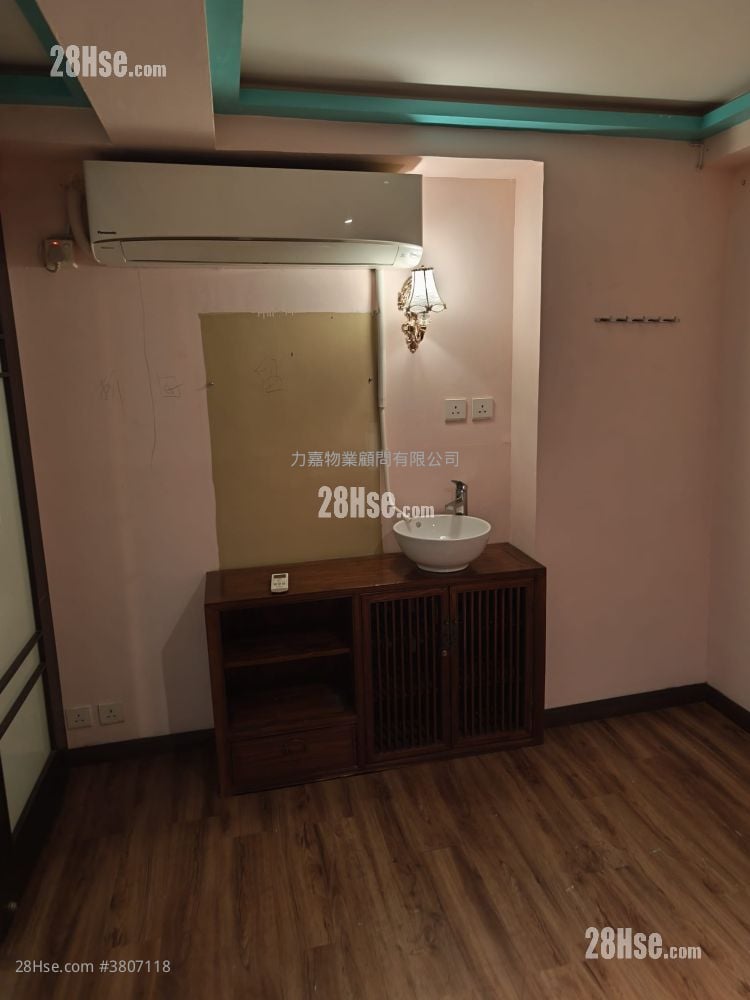 Yan King Court Rental