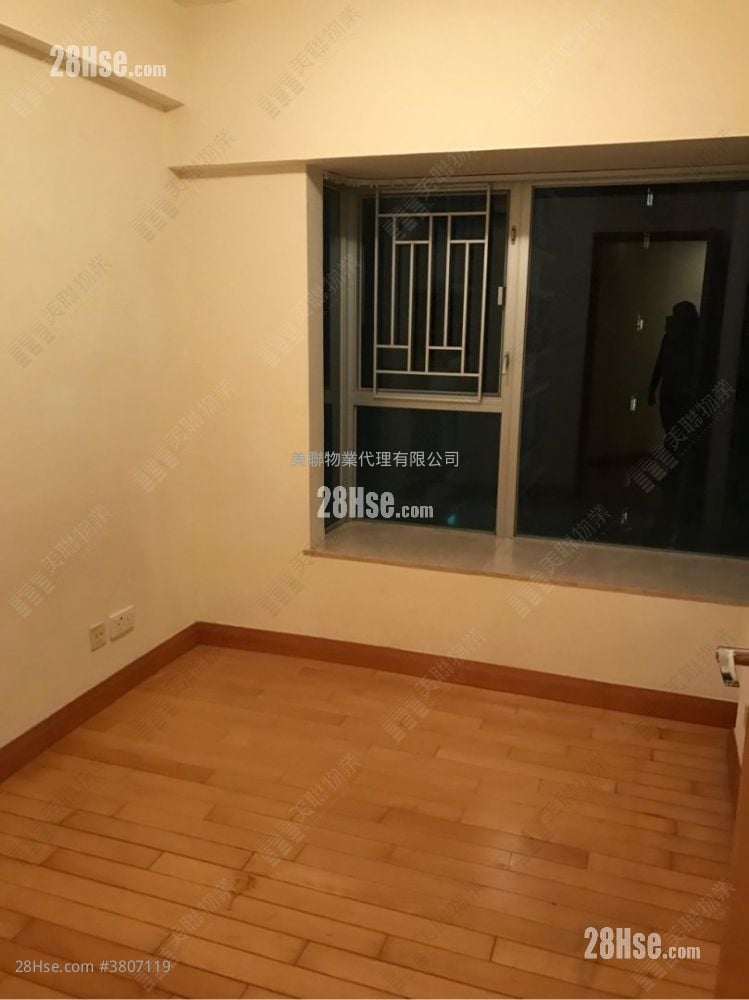 The Waterfront Sell 3 Bedrooms 794 ft²