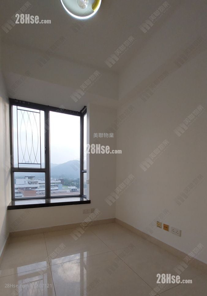 bedroom 1: Emerald Green Rental 3 Bedrooms , 2 Bathrooms 822 ft²