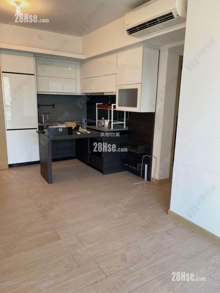 厅: 峻峦 售盘 2 房 , 1 浴室 490 平方尺