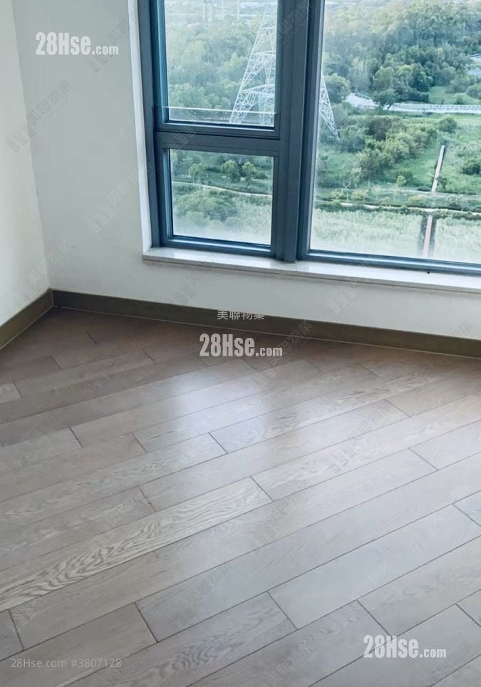 主人房: 峻峦 售盘 2 房 , 1 浴室 490 平方尺