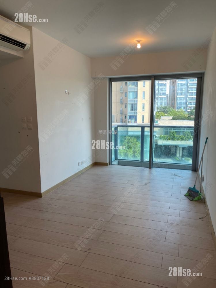 厅: 峻峦 售盘 2 房 , 1 浴室 490 平方尺