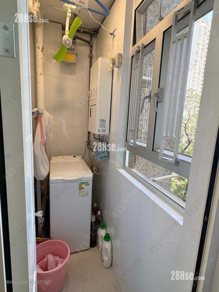 Ching Wah Court Sell 3 Bedrooms , 1 Bathroom 554 ft²