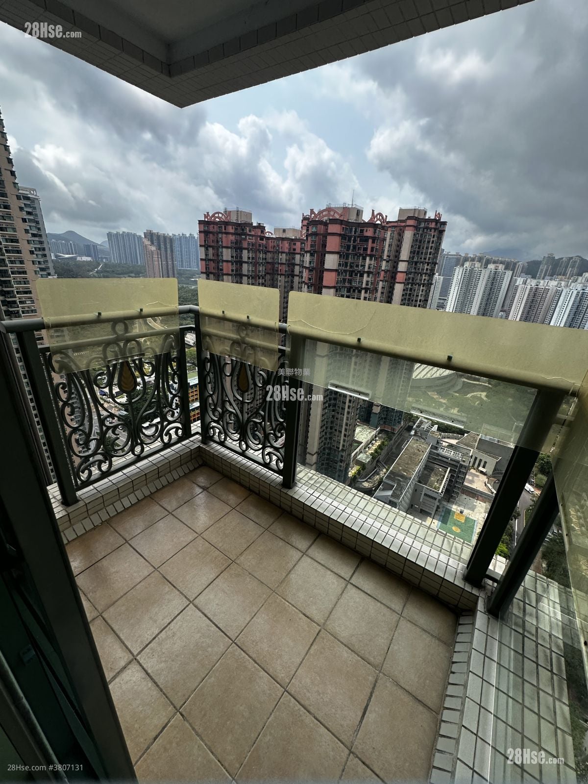 蔚蓝湾畔 售盘 4 房 , 2 浴室 850 平方尺