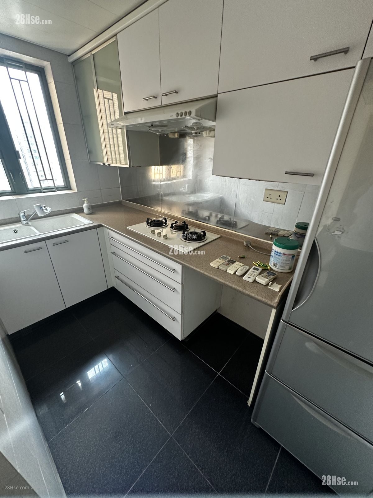 蔚蓝湾畔 售盘 4 房 , 2 浴室 850 平方尺