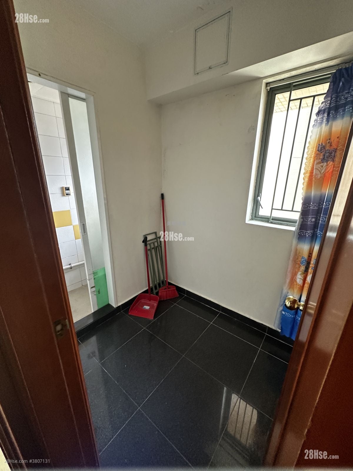 蔚蓝湾畔 售盘 4 房 , 2 浴室 850 平方尺