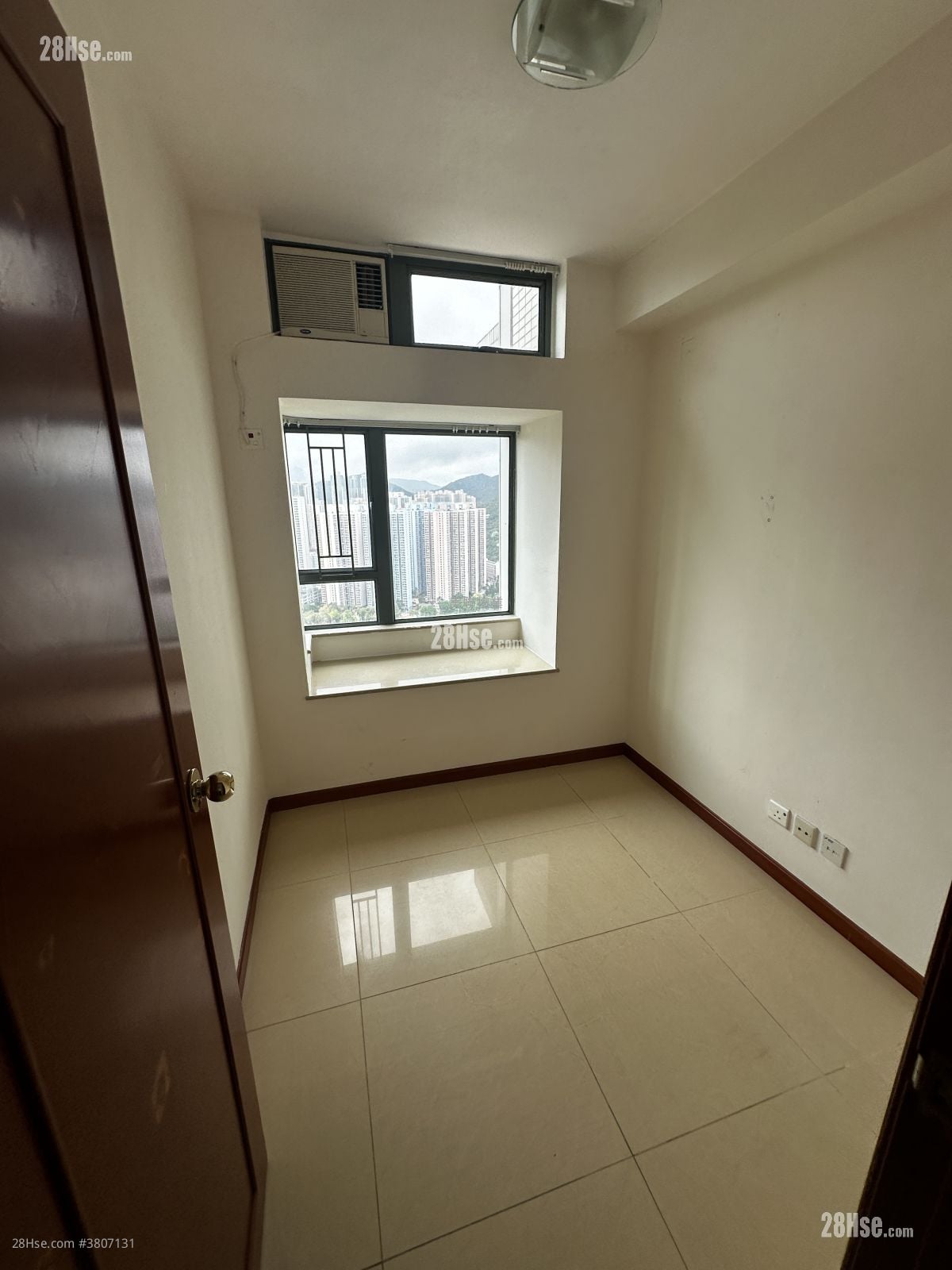 蔚蓝湾畔 售盘 4 房 , 2 浴室 850 平方尺