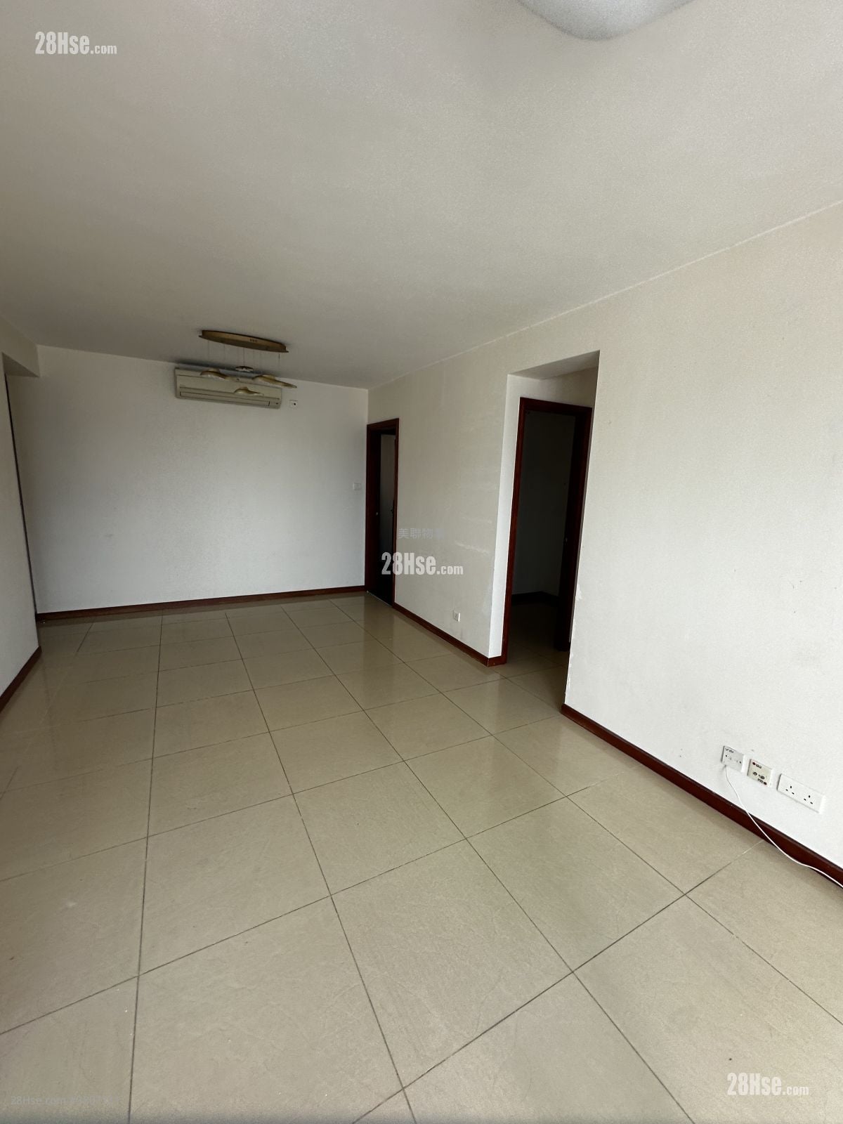 蔚蓝湾畔 售盘 4 房 , 2 浴室 850 平方尺