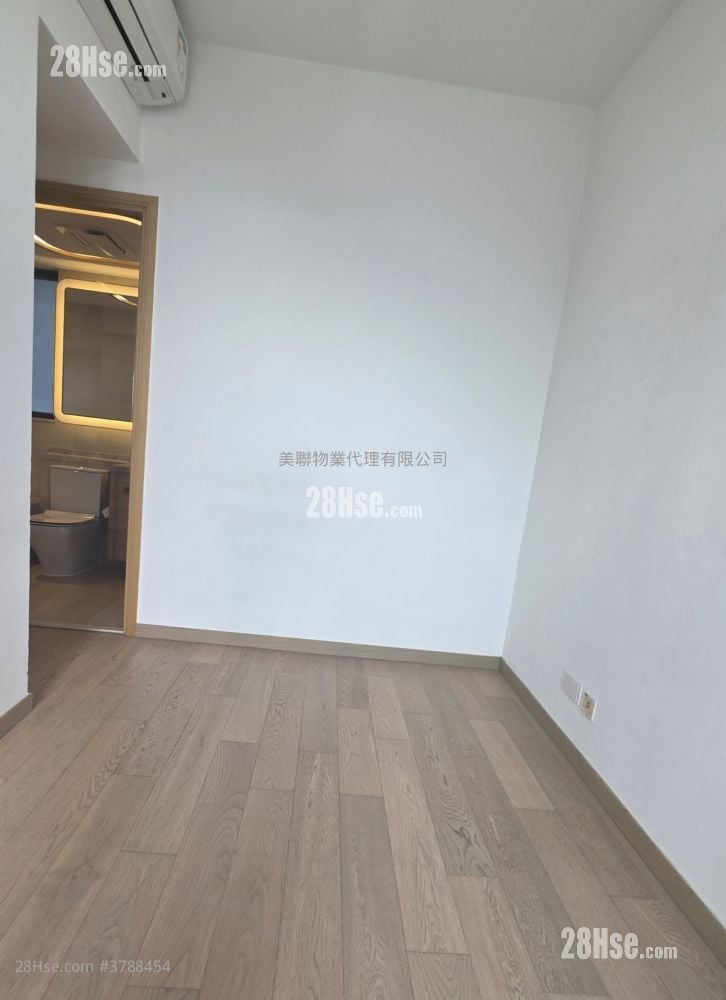 The Grand Marine Rental 3 Bedrooms , 2 Bathrooms 586 ft²