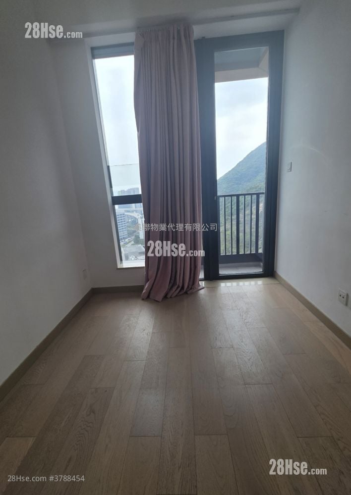 The Grand Marine Rental 3 Bedrooms , 2 Bathrooms 586 ft²