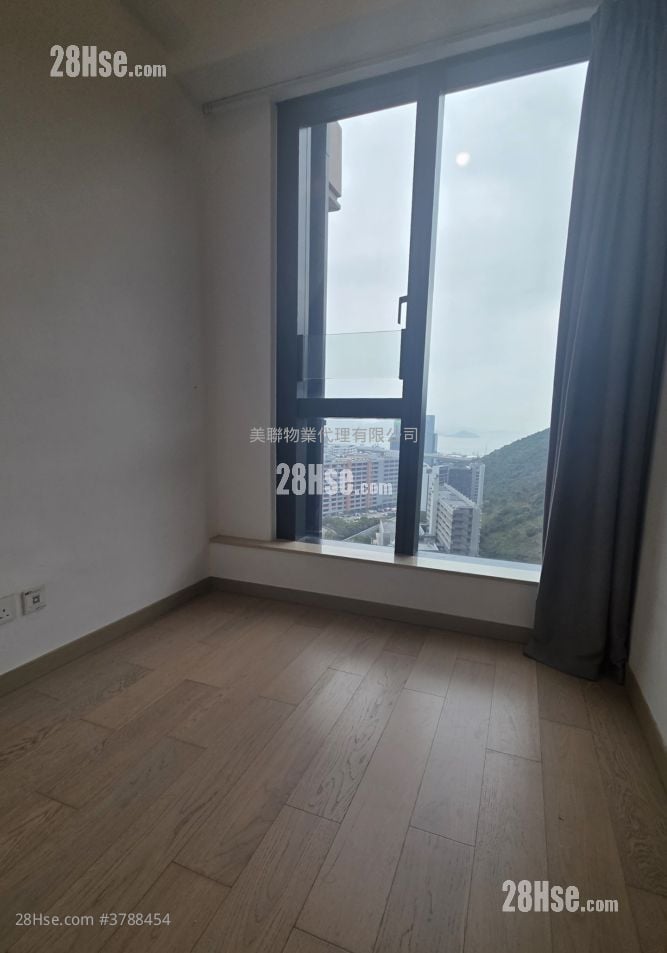 The Grand Marine Rental 3 Bedrooms , 2 Bathrooms 586 ft²