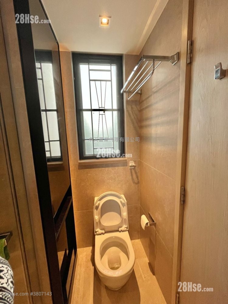 Downtown 38 售盘 2 房 , 1 浴室 385 平方尺