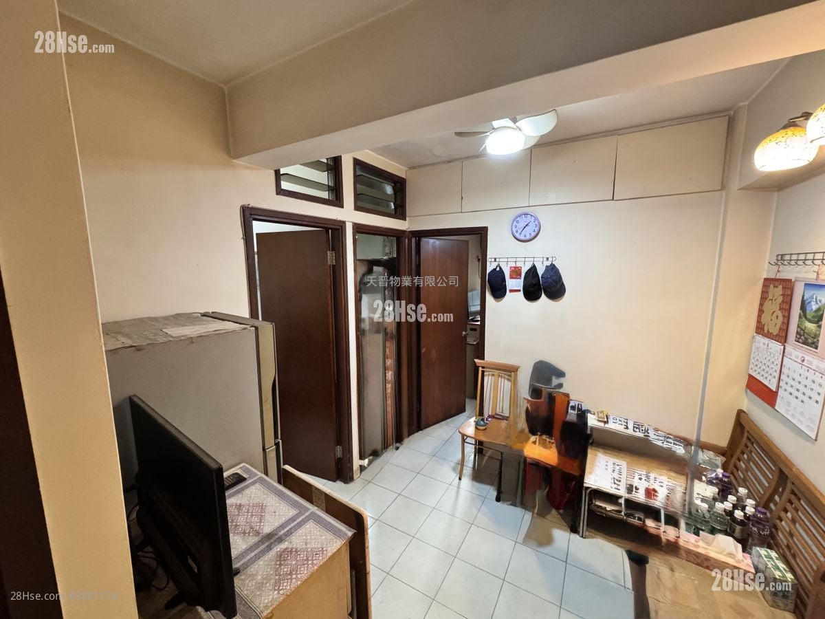 Whampoa Building Sell 3 Bedrooms , 1 Bathroom 334 ft²