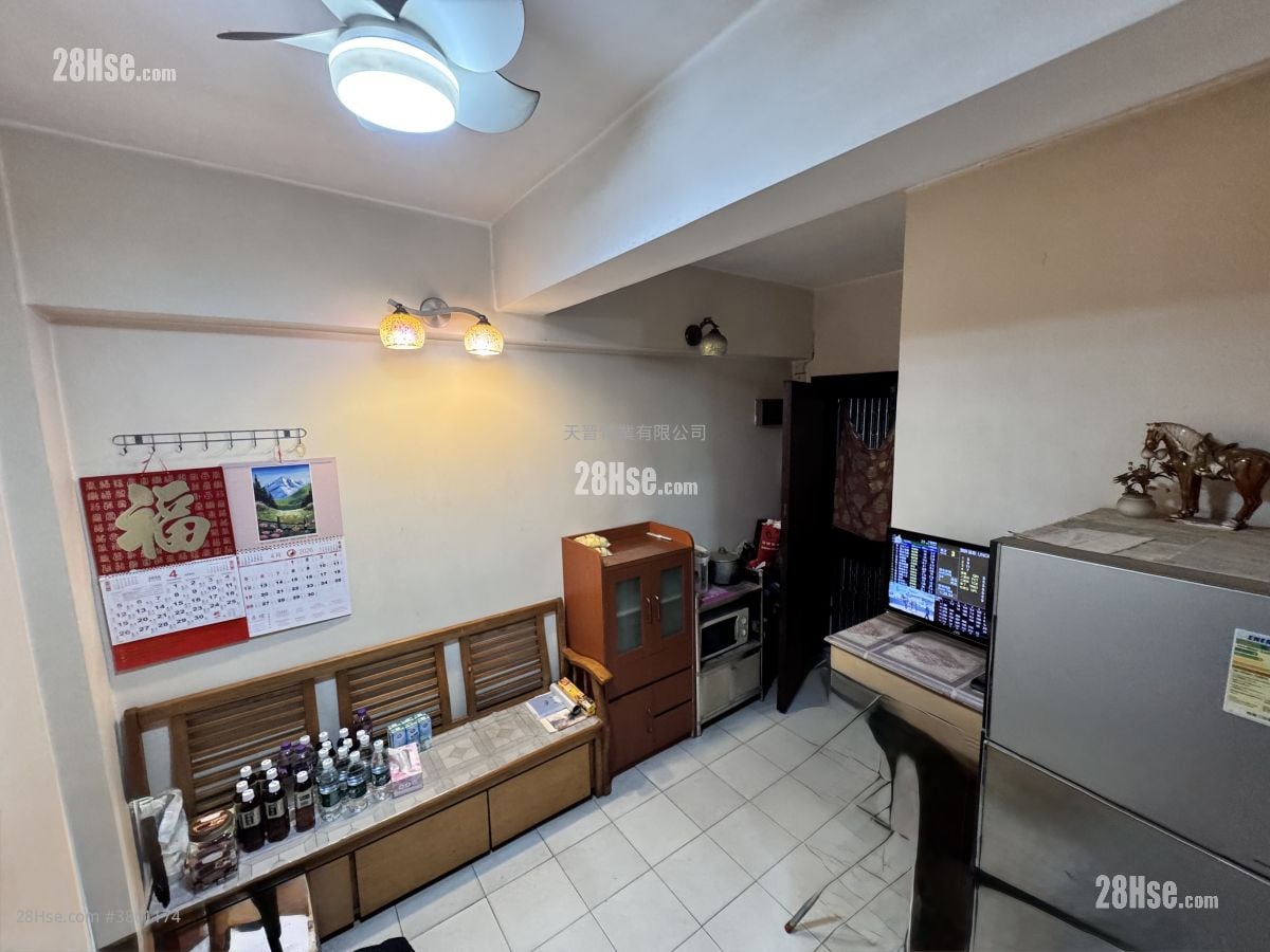 Whampoa Building Sell 3 Bedrooms , 1 Bathroom 334 ft²