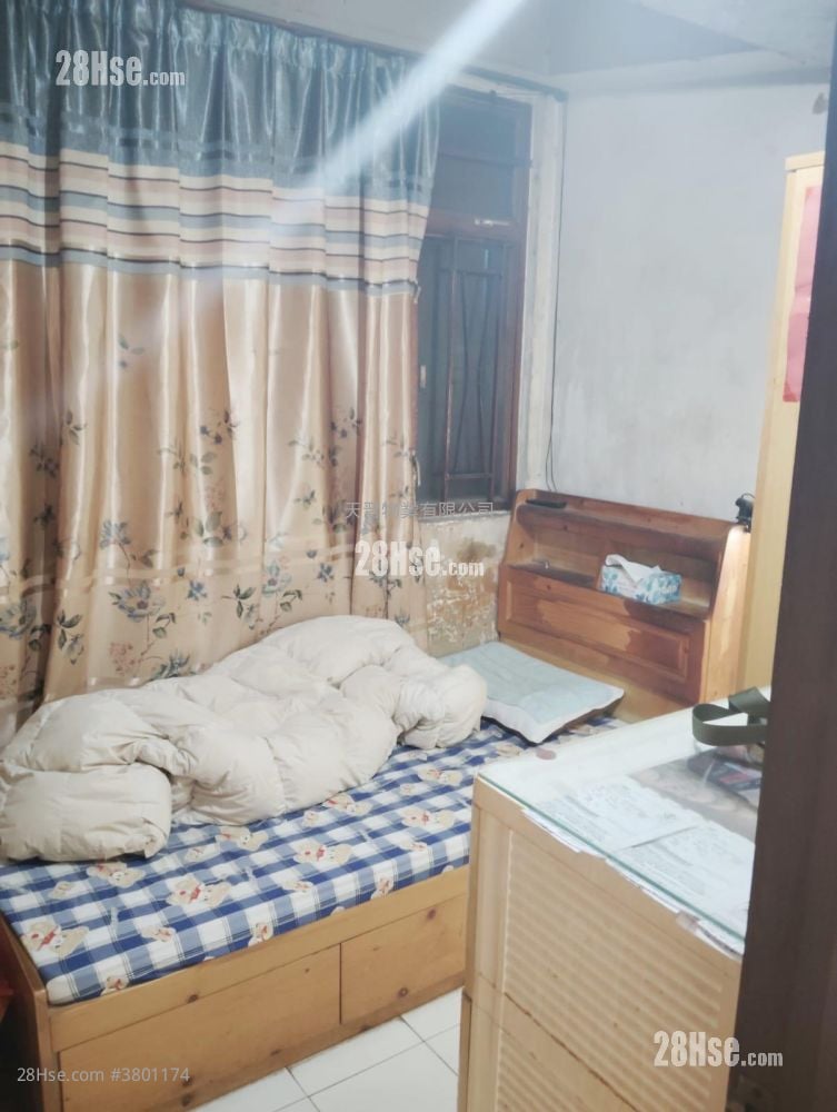 Whampoa Building Sell 3 Bedrooms , 1 Bathroom 334 ft²