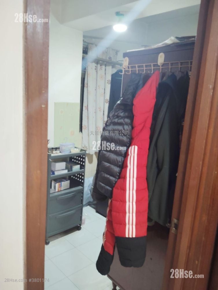 Whampoa Building Sell 3 Bedrooms , 1 Bathroom 334 ft²