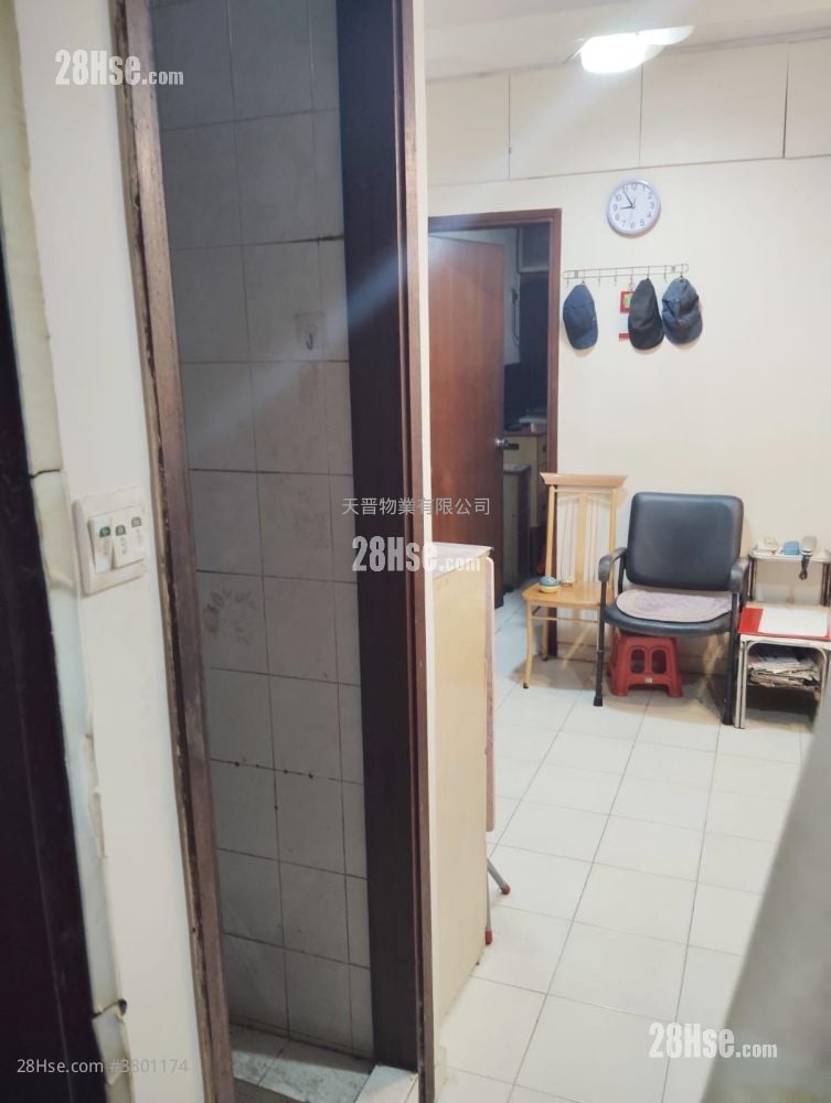 Whampoa Building Sell 3 Bedrooms , 1 Bathroom 334 ft²