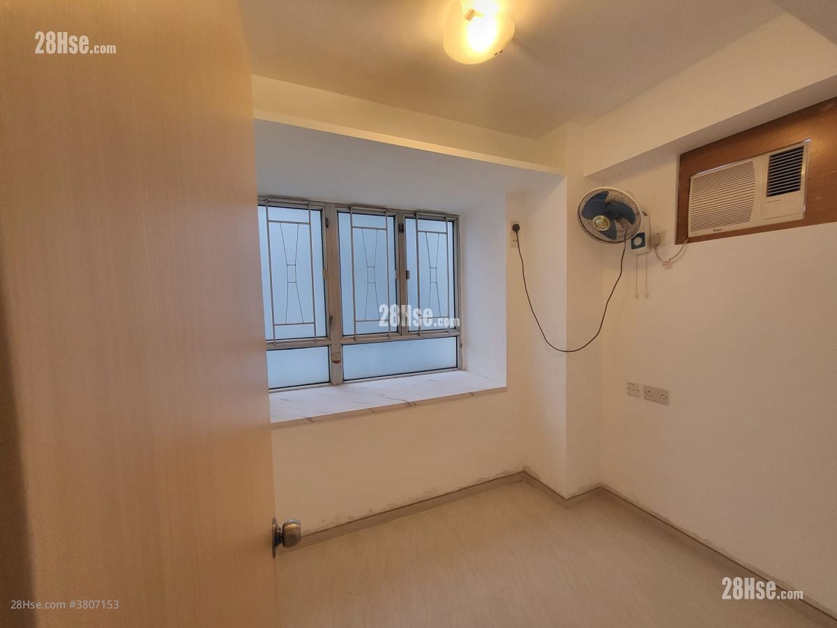 Tak Bo Garden Rental 265 ft²