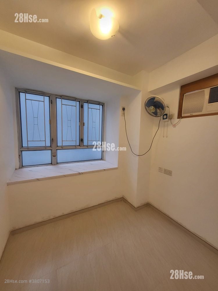 Tak Bo Garden Rental 265 ft²