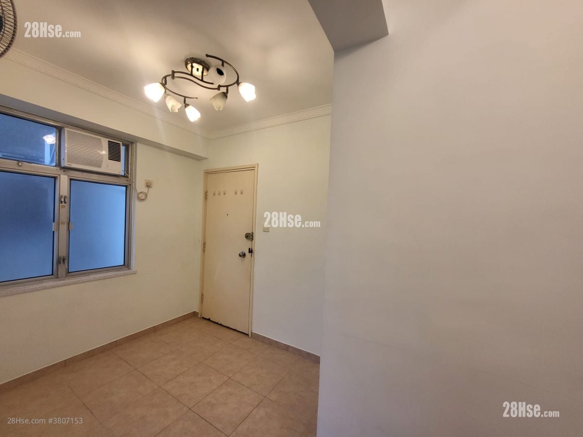 Tak Bo Garden Rental 265 ft²