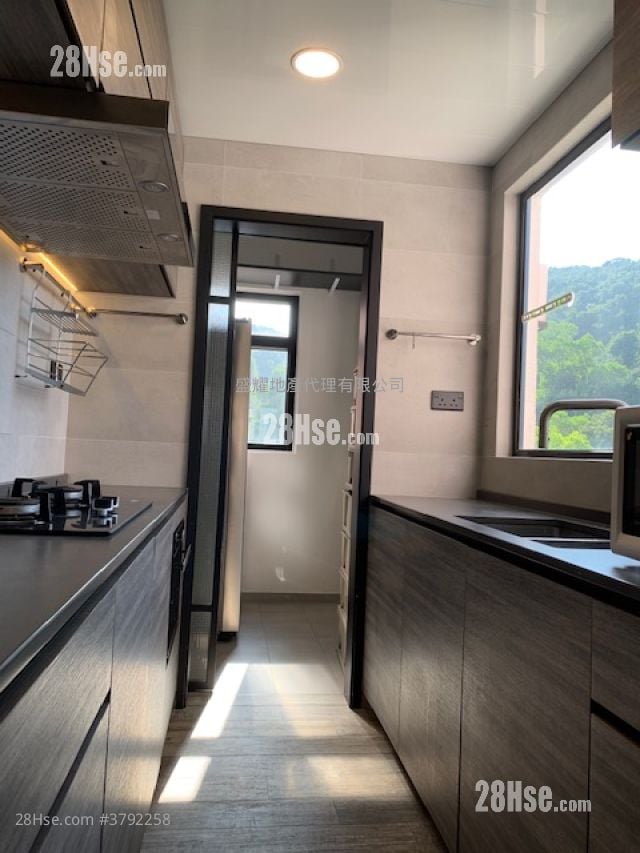 Evelyn Towers Sell 3 Bedrooms , 2 Bathrooms 1,065 ft²