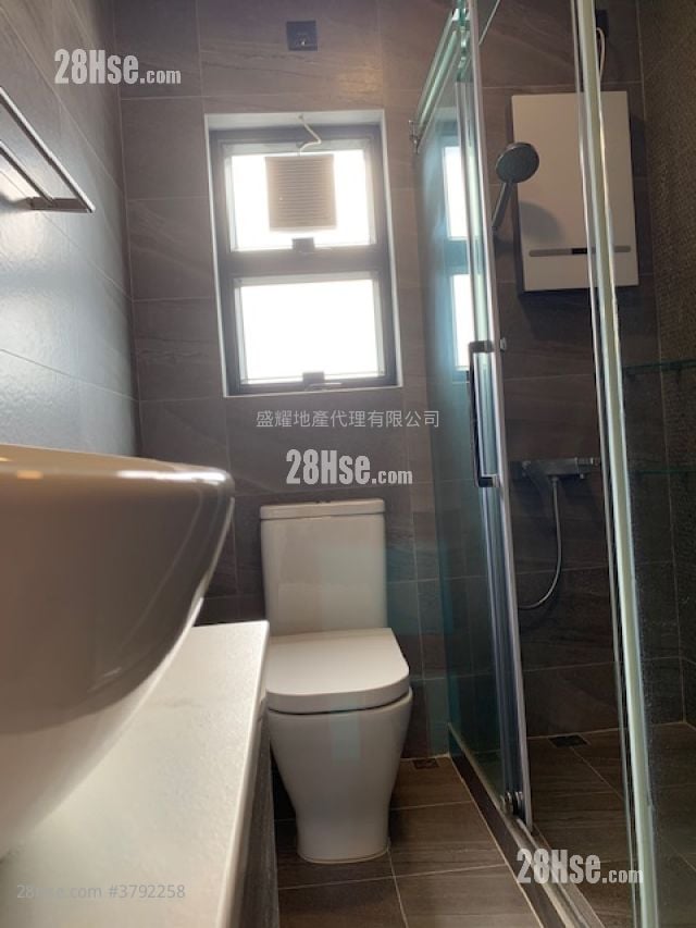 Evelyn Towers Sell 3 Bedrooms , 2 Bathrooms 1,065 ft²