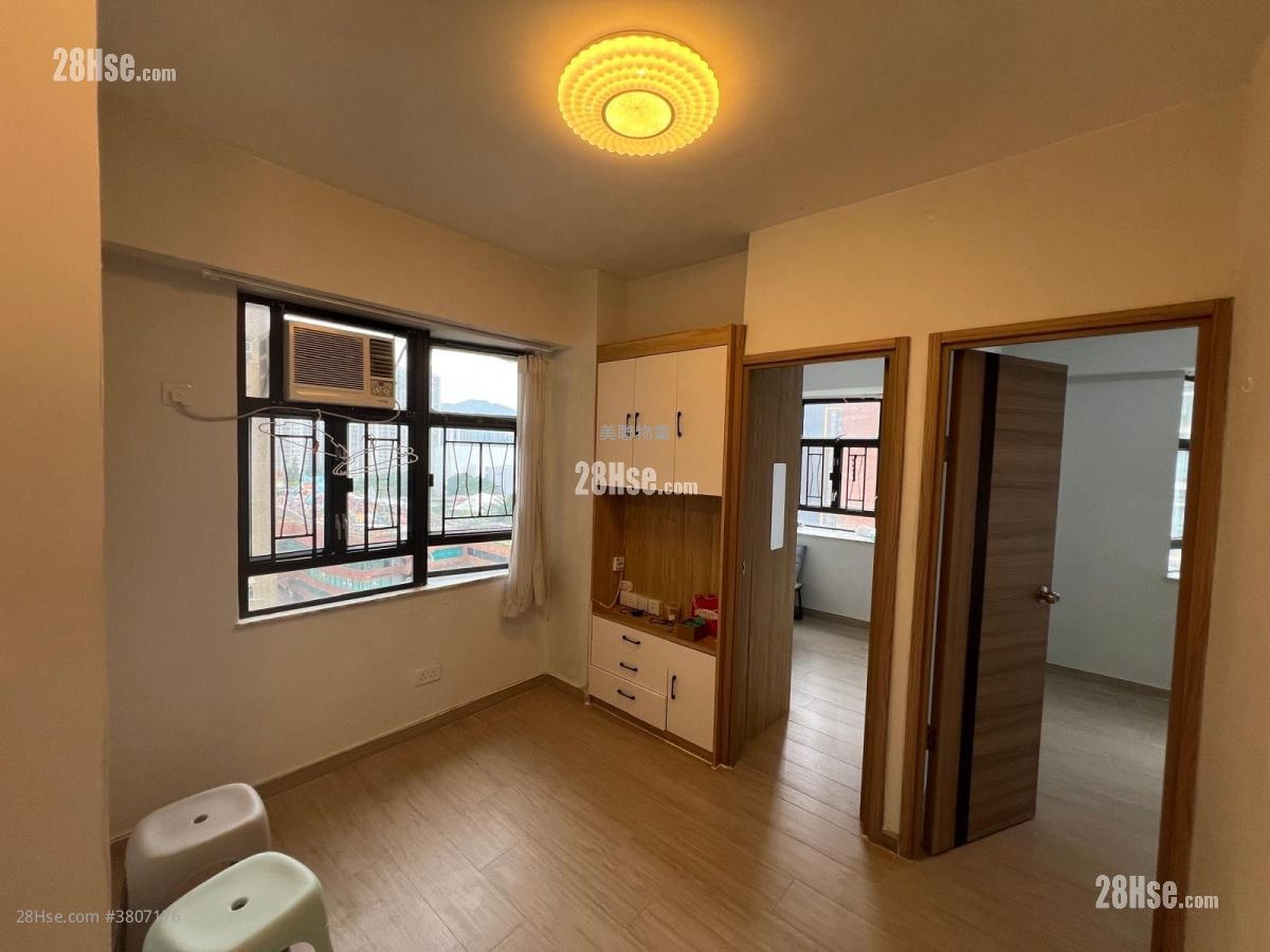 Wai Wah Centre Rental 2 Bedrooms , 1 Bathroom 358 ft²