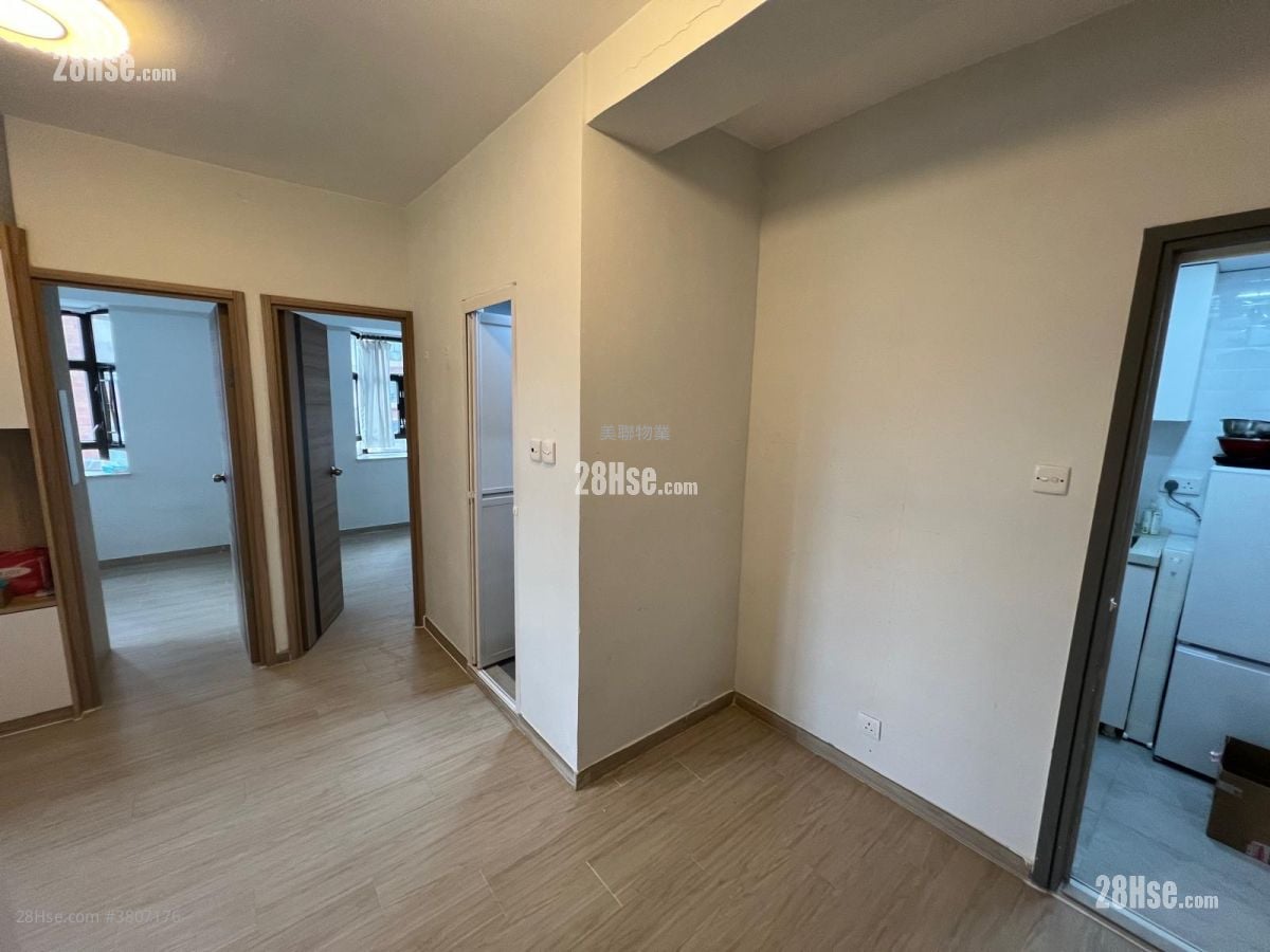 Wai Wah Centre Rental 2 Bedrooms , 1 Bathroom 358 ft²