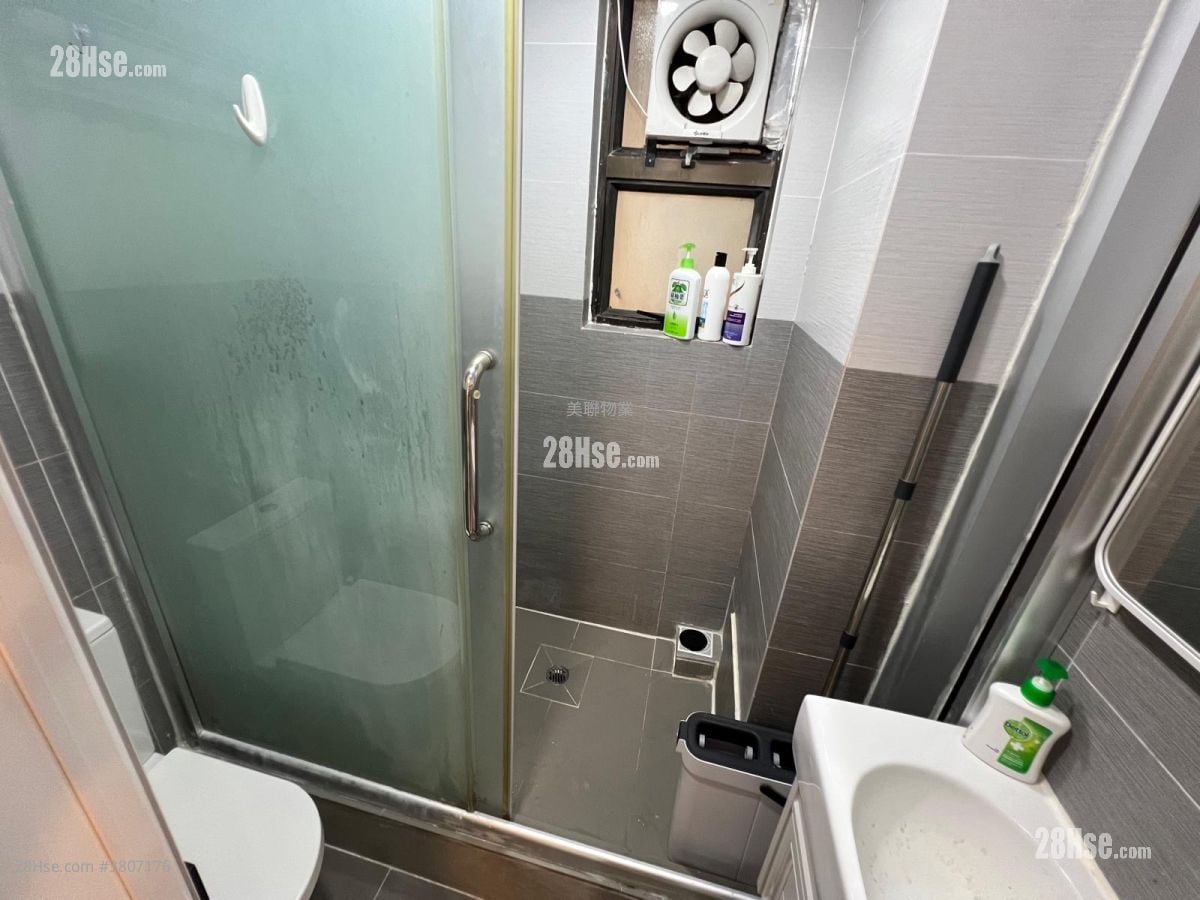 Wai Wah Centre Rental 2 Bedrooms , 1 Bathroom 358 ft²