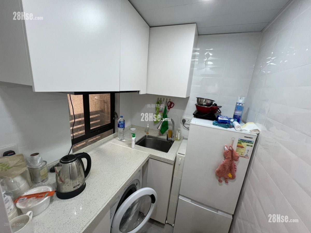Wai Wah Centre Rental 2 Bedrooms , 1 Bathroom 358 ft²