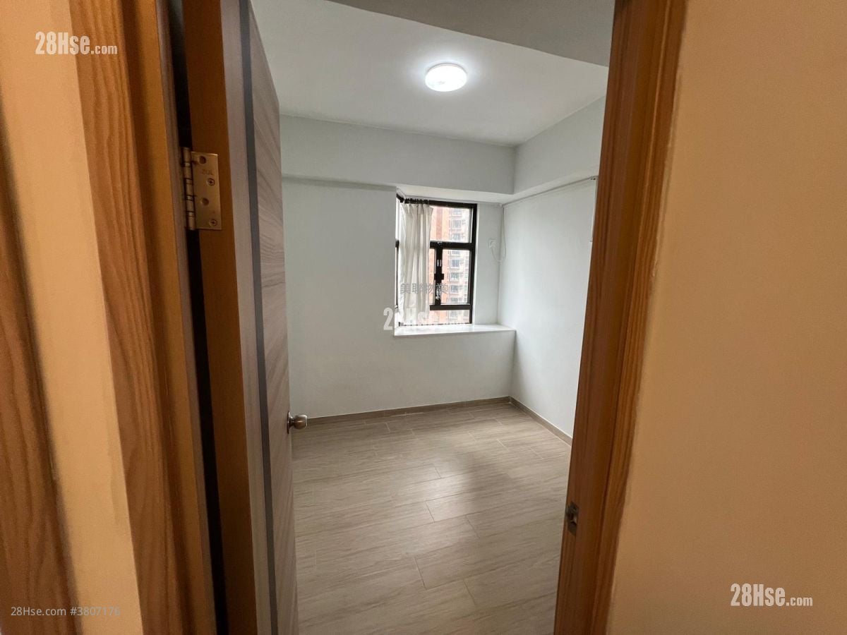 Wai Wah Centre Rental 2 Bedrooms , 1 Bathroom 358 ft²