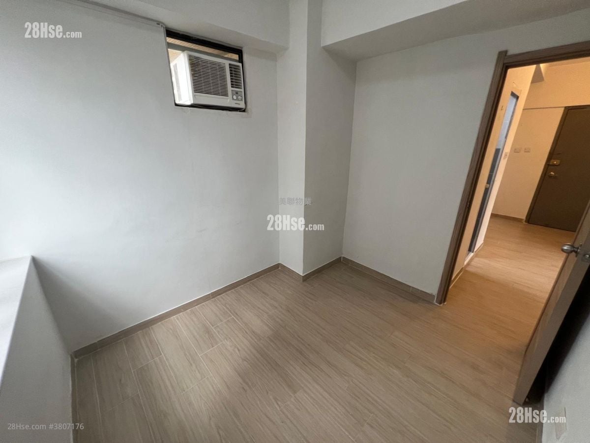 Wai Wah Centre Rental 2 Bedrooms , 1 Bathroom 358 ft²
