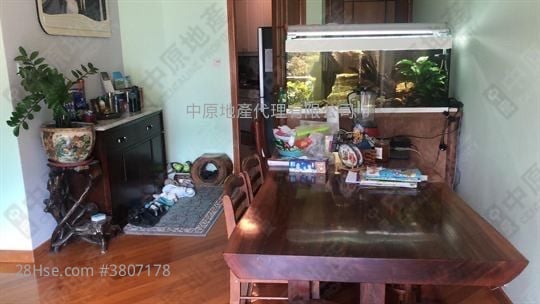 Woodland Crest Sell 3 Bedrooms 942 ft²