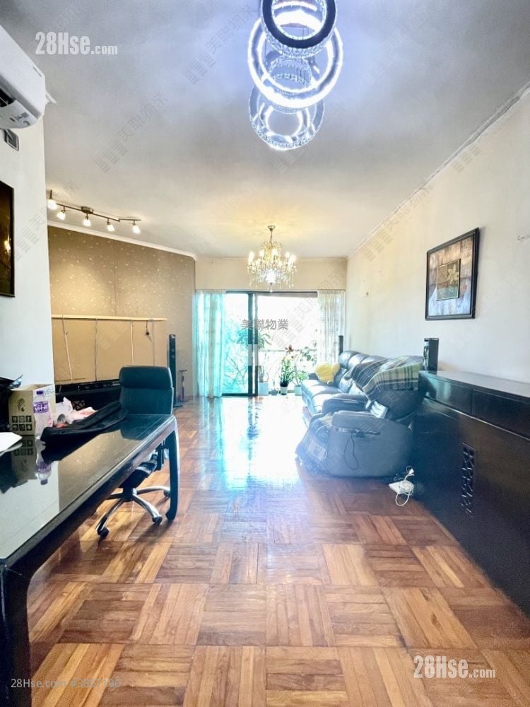 Woodland Crest Sell 3 Bedrooms 942 ft²