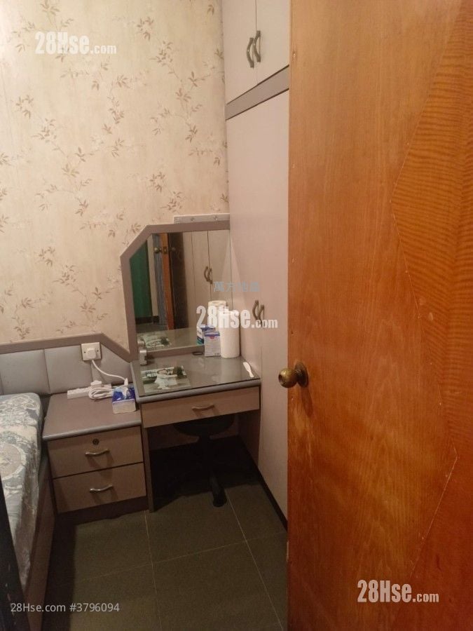 Kwong Lam Court Sell 2 Bedrooms , 1 Bathroom 441 ft²